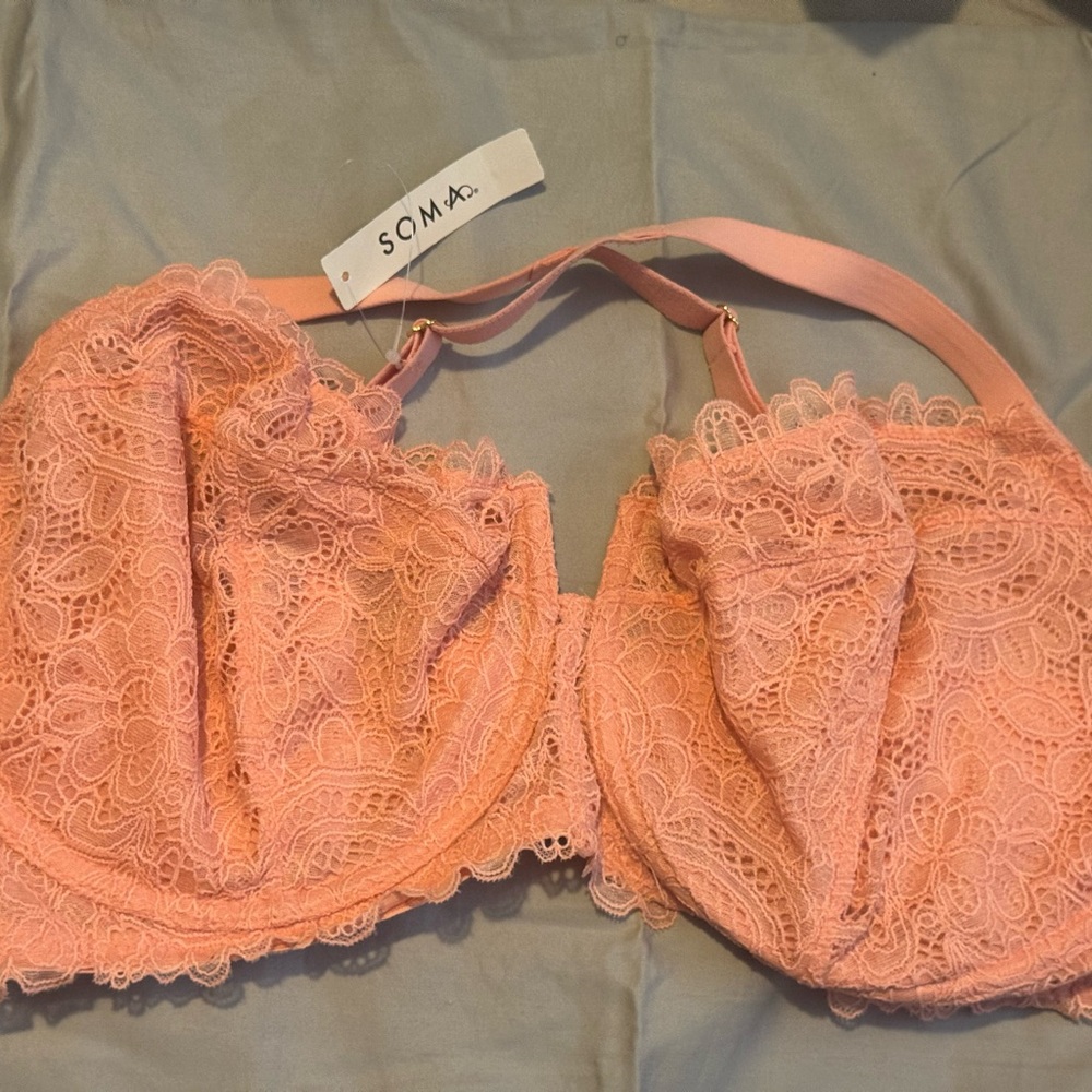 Soma Women's Delicate Pink Lace Bra Converts to Criss Cross